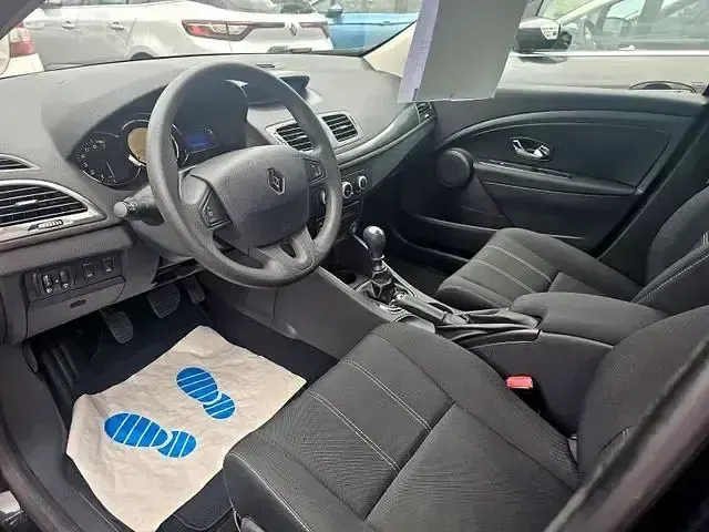 Gebraucht Renault Mégane Authentique 116 PS (85 kW) 2016 Schwarz Limousine