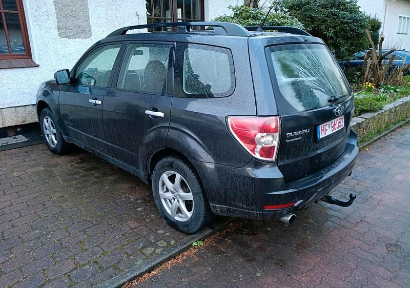 Gebraucht Subaru Forester 147 PS (108 kW) 2011 Schwarz SUV