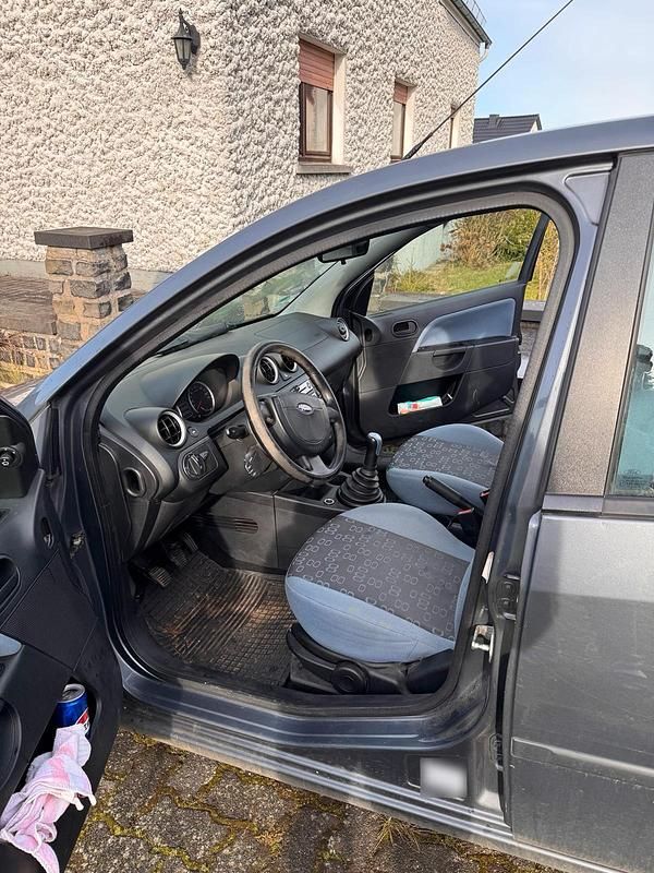 Gebraucht Ford Fiesta 68 PS (50 kW) 2005 Grau Kleinwagen