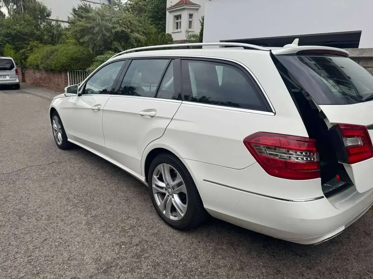 Gebraucht Mercedes E250 Avantgarde 204 PS (150 kW) 2011 Weiß Kombi