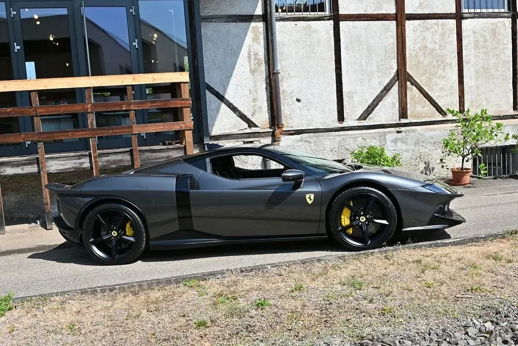 Neu Ferrari Testarossa 2026 Grau