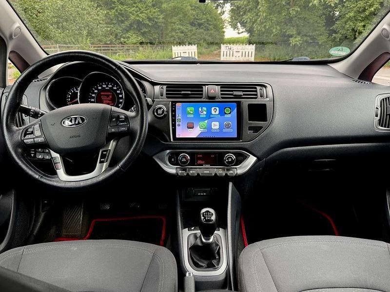 Rot Gebraucht 2012 Kia Rio Spirit Kleinwagen | 6.800 € (Fairer Preis) - Bild 1/4