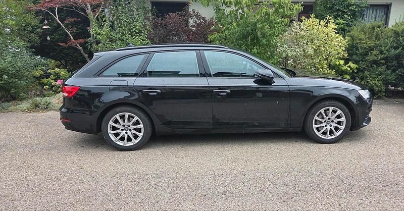 Schwarz Gebraucht 2016 Audi A4 Kombi | 9.600 € (Superpreis) - Bild 1/4