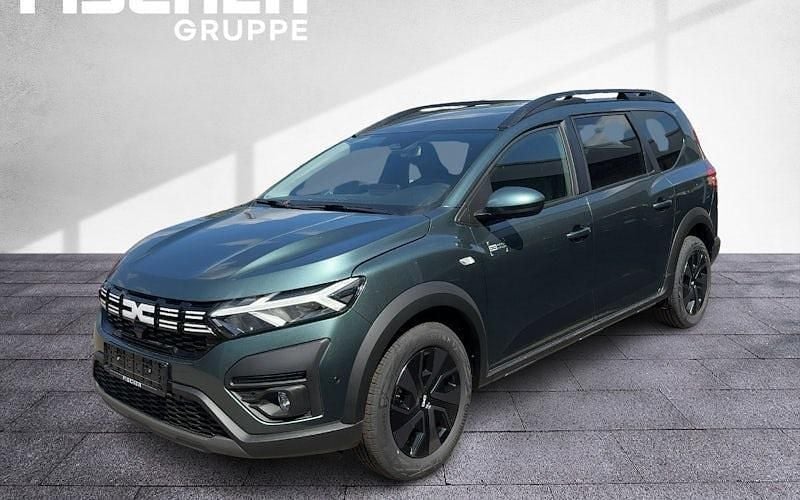 Neu Dacia Jogger Expression 122 PS (89 kW) 2025 Grün Van / Kleinbus