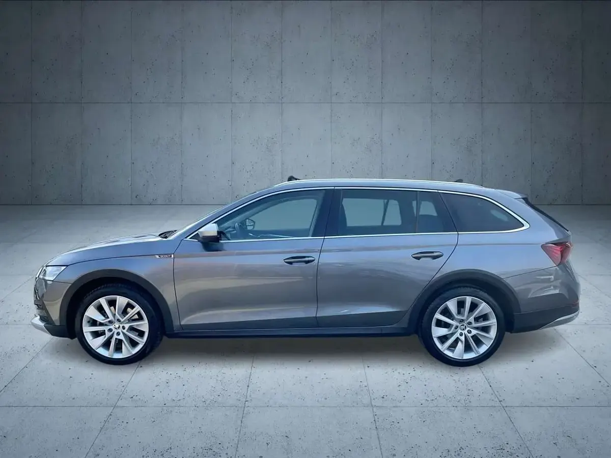 Gebraucht Skoda Octavia 200 PS (147 kW) 2022 Graphitegrau metallic Kombi