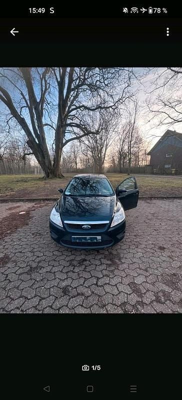 Schwarz Gebraucht 2010 Ford Focus Kombi | 900 € (Superpreis) - Bild 1/4