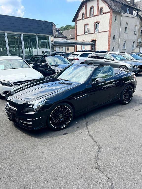 Schwarz Gebraucht 2012 Mercedes SLK200 AMG Cabrio | 17.900 € (Fairer Preis) - Bild 1/4