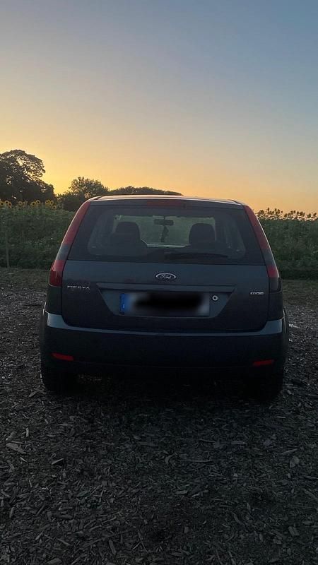 Gebraucht Ford Fiesta Ghia 68 PS (50 kW) 2004 Andere farben Kleinwagen