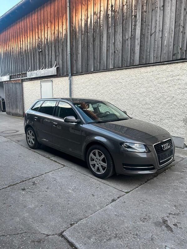 Gebraucht Audi A3 Sportback 102 PS (75 kW) 2010 Grau Kleinwagen