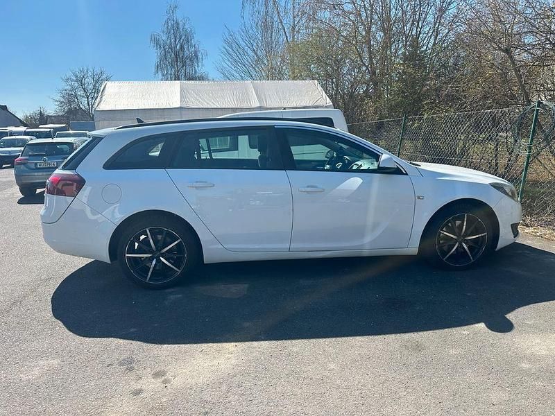 Gebraucht Opel Insignia 140 PS (102 kW) 2015 Weiß Kombi