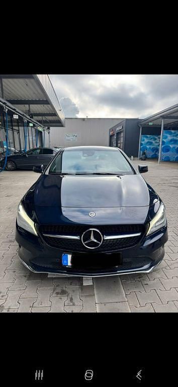 Gebraucht Mercedes CLA220 Edition 177 PS (130 kW) 2018 Blau Limousine