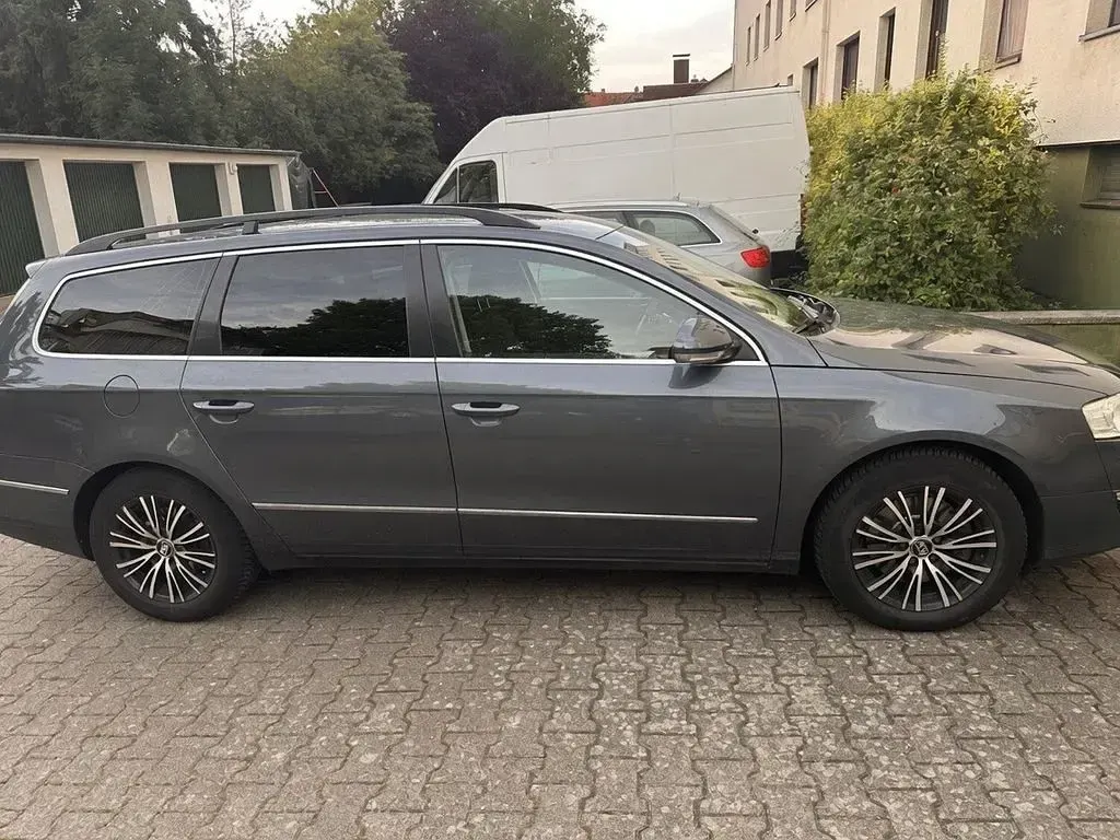 Gebraucht VW Passat Highline 122 PS (89 kW) 2011 Grau Kombi