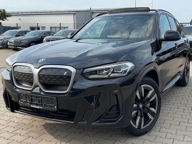 Schwarz Gebraucht 2022 BMW iX3 Sport Line SUV | 31.416 € - Bild 1/4
