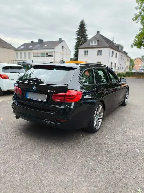 Gebraucht BMW 318 Sport Line 136 PS (100 kW) 2018 Schwarz Kombi