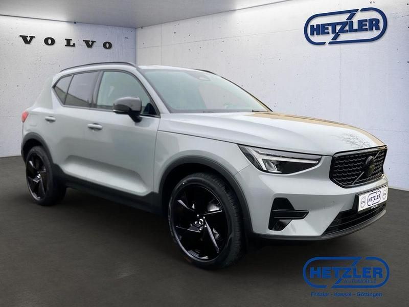 Neu Volvo XC40 Plus 197 PS (144 kW) 2025 Vapour grey / metallic SUV