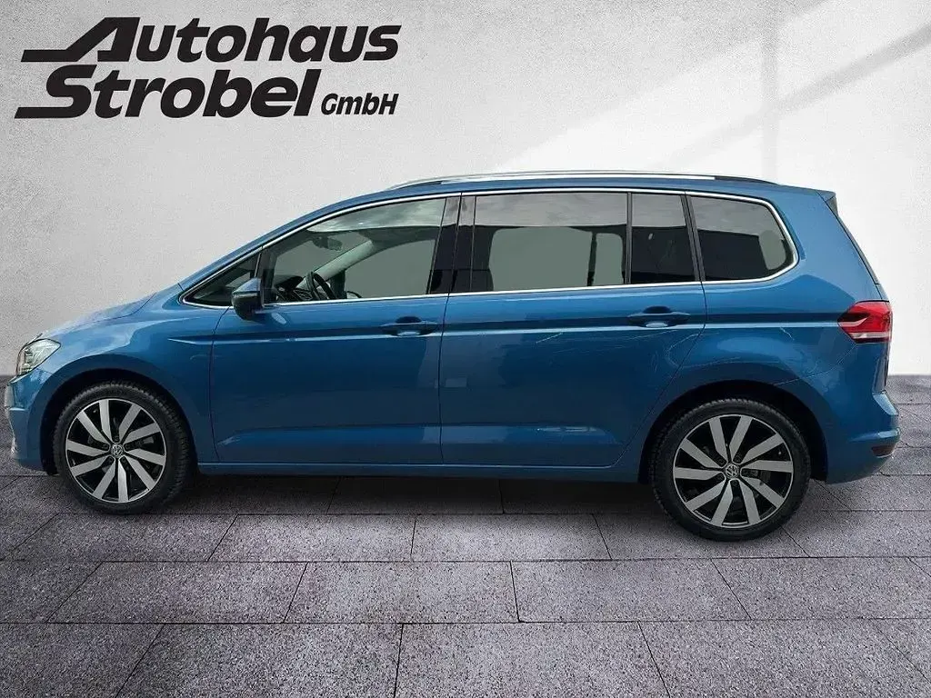 Gebraucht VW Touran Highline 150 PS (110 kW) 2017 Caribbean blue metallic Van / Kleinbus
