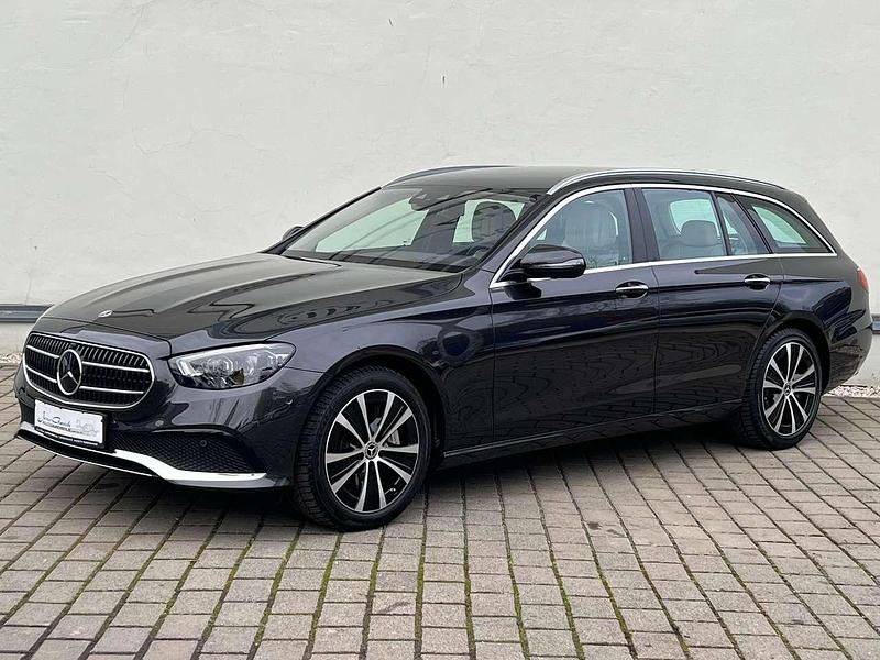 Graphitgrau Gebraucht 2021 Mercedes E300 Avantgarde Kombi | 58.950 € - Bild 1/4