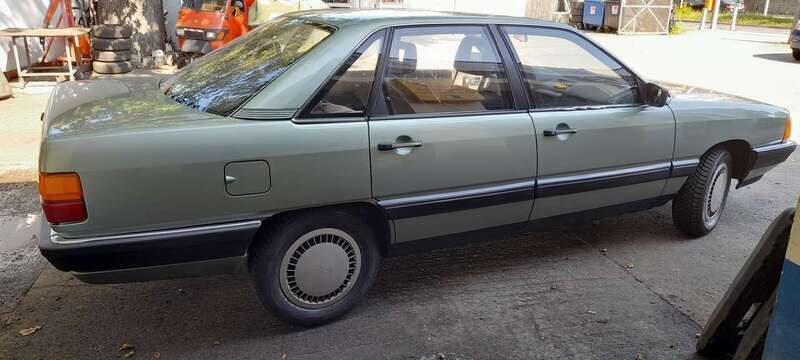 Grün Gebraucht 1983 Audi 100 Limousine | 5.700 € - Bild 1/3
