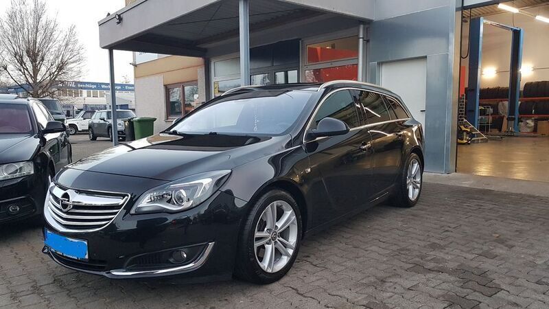 Schwarz Gebraucht 2014 Opel Insignia OPC Kombi | 11.000 € (Etwas zu teuer) - Bild 1/4