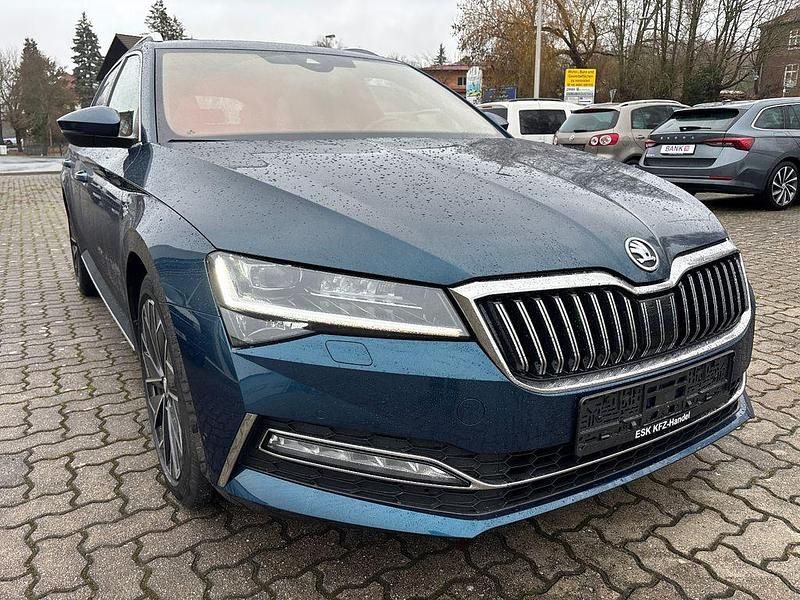 Blau Gebraucht 2022 Skoda Superb LAURIN & KLEMENT Kombi | 22.900 € (Teuer) - Bild 1/4