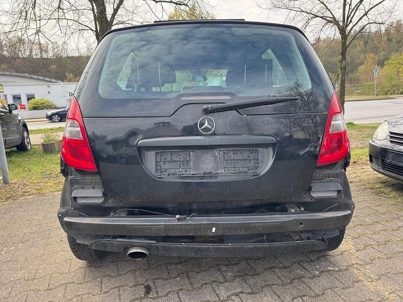 Gebraucht Mercedes A160 95 PS (69 kW) 2011 Schwarz Limousine