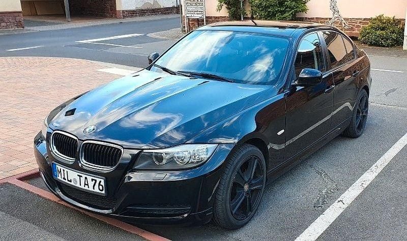 Schwarz Gebraucht 2009 BMW 316 Sport Line Limousine | 4.999 € (Fairer Preis) - Bild 1/3
