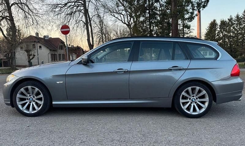 Gebraucht BMW 325 Sport Line 204 PS (150 kW) 2012 Grau Limousine
