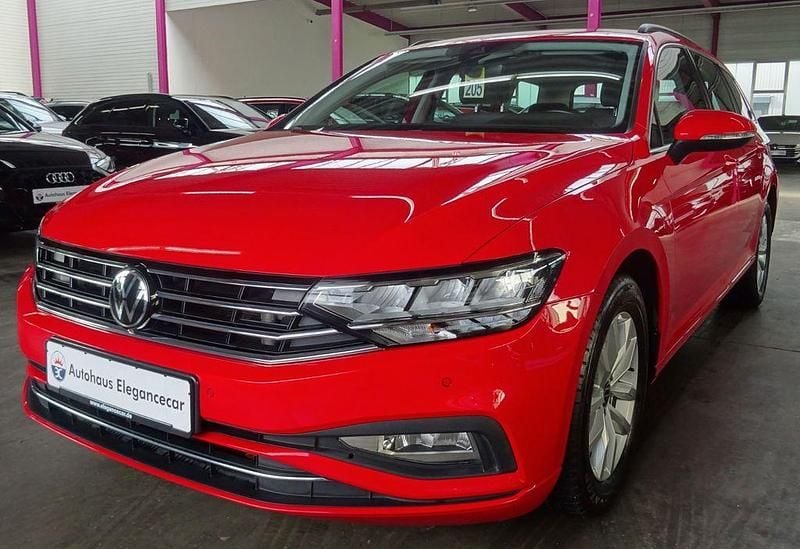 Gebraucht VW Passat 122 PS (89 kW) 2023 Rot Kombi