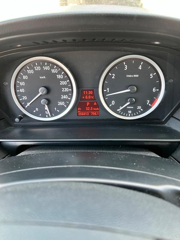 Gebraucht BMW 523 177 PS (130 kW) 2006 Schwarz Kombi