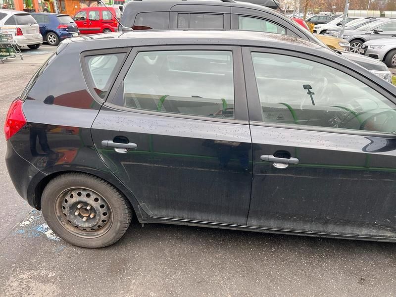 Gebraucht Kia Ceed 109 PS (80 kW) 2008 Schwarz Kleinwagen