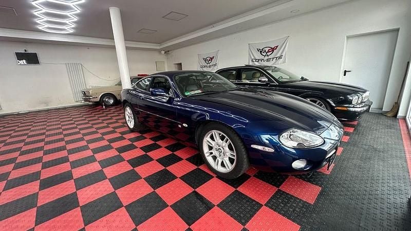 Blau Gebraucht 2002 Jaguar XK8 Coupé | 12.500 € (Guter Preis) - Bild 1/4