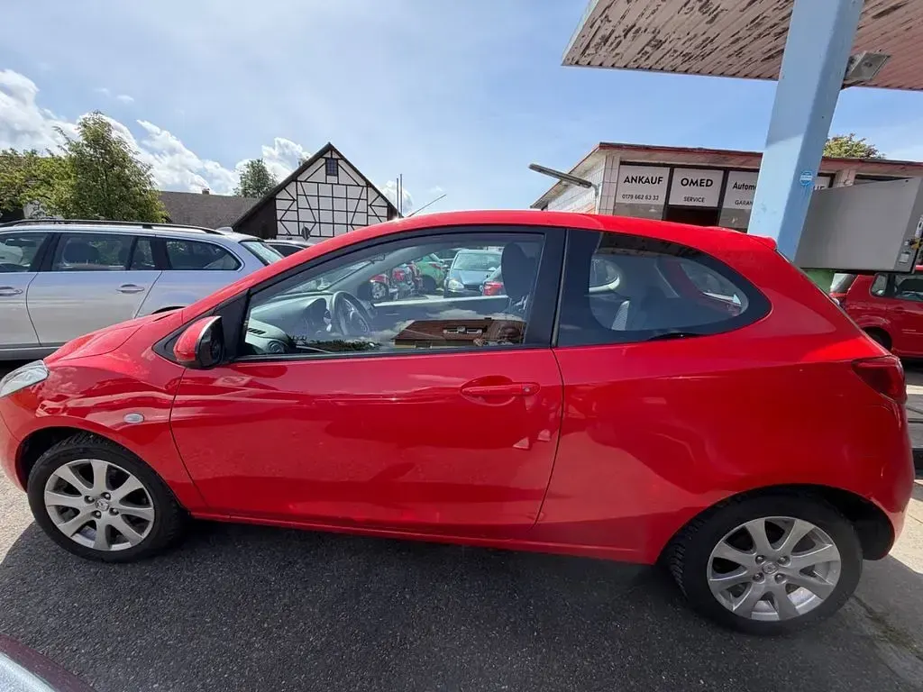 Gebraucht Mazda 2 Active 75 PS (55 kW) 2012 Rot Kleinwagen