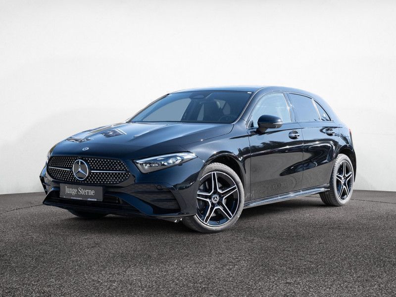 Schwarz metalliclack kosmosschwarz Gebraucht 2023 Mercedes A250 AMG Limousine | 35.880 € (Teuer) - Bild 1/4