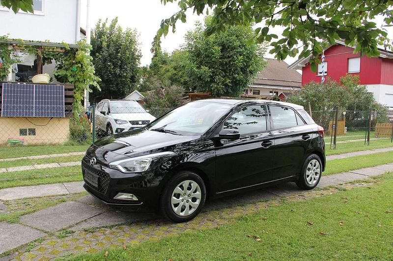 Phantom black. / mic Gebraucht 2018 Hyundai i20 Classic Kleinwagen | 8.400 € (Fairer Preis) - Bild 1/4