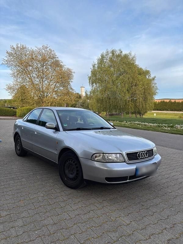 Gebraucht Audi A4 101 PS (74 kW) 1996 Silber Limousine