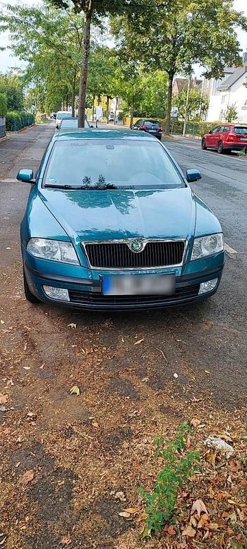 Grün Gebraucht 2006 Skoda Octavia Limousine | 1.350 € - Bild 1/4