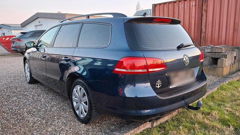 Gebraucht VW Passat 140 PS (102 kW) 2013 Blau Kombi