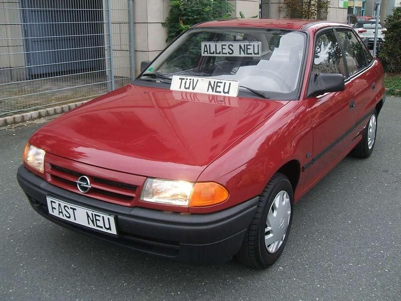 Usata Opel Astra 65 CV (47 kW) 1994 Rosso Berlina