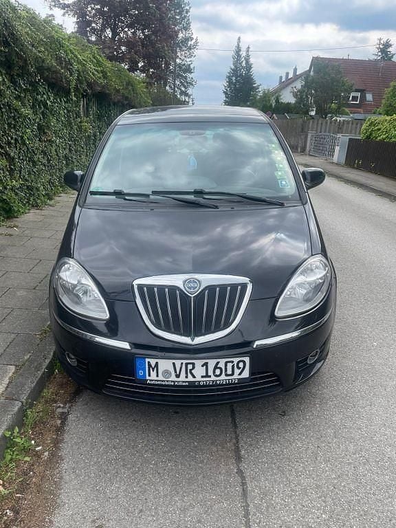 Braun Gebraucht 2010 Lancia Musa Van / Kleinbus | 2.500 € (Guter Preis) - Bild 1/4