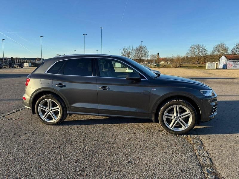 Gebraucht Audi Q5 Sport 299 PS (219 kW) 2021 Grau SUV