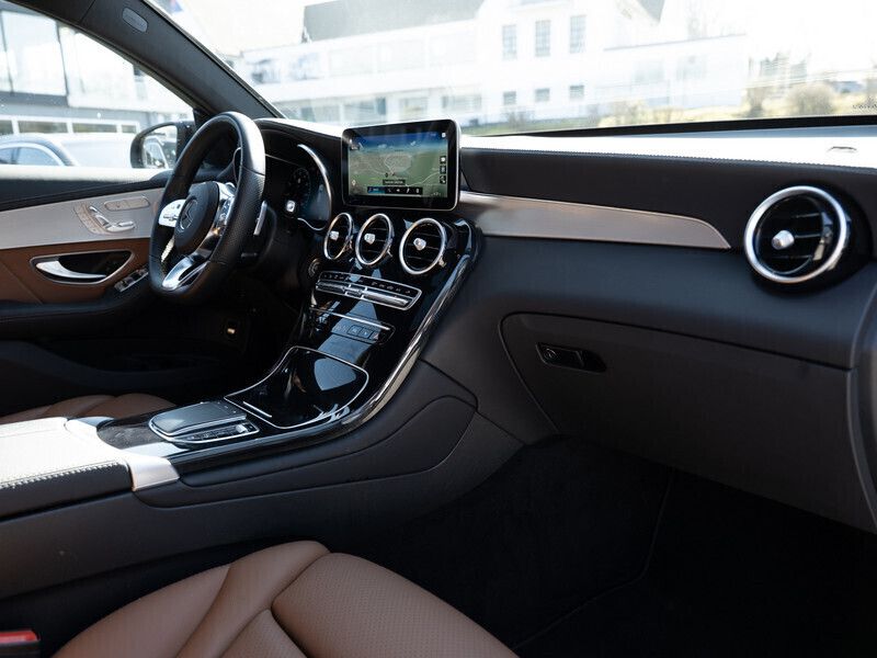 Gebraucht Mercedes GLC300 AMG 245 PS (180 kW) 2024 Grau manufaktur lack manufaktur selenitgrau magno Coupé