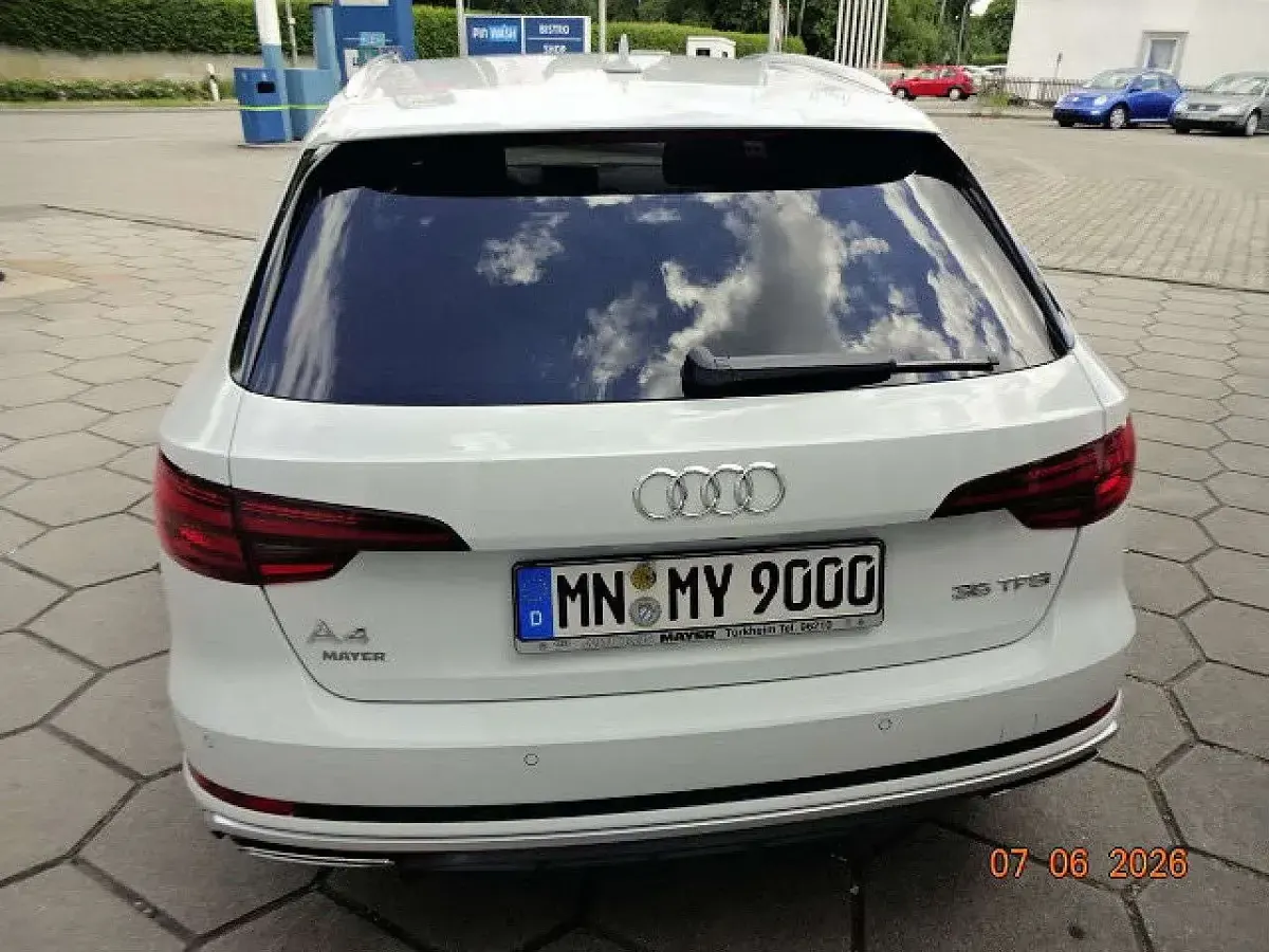 Gebraucht Audi A4 Sport 150 PS (110 kW) 2019 Gletscherweiß metallic Kombi