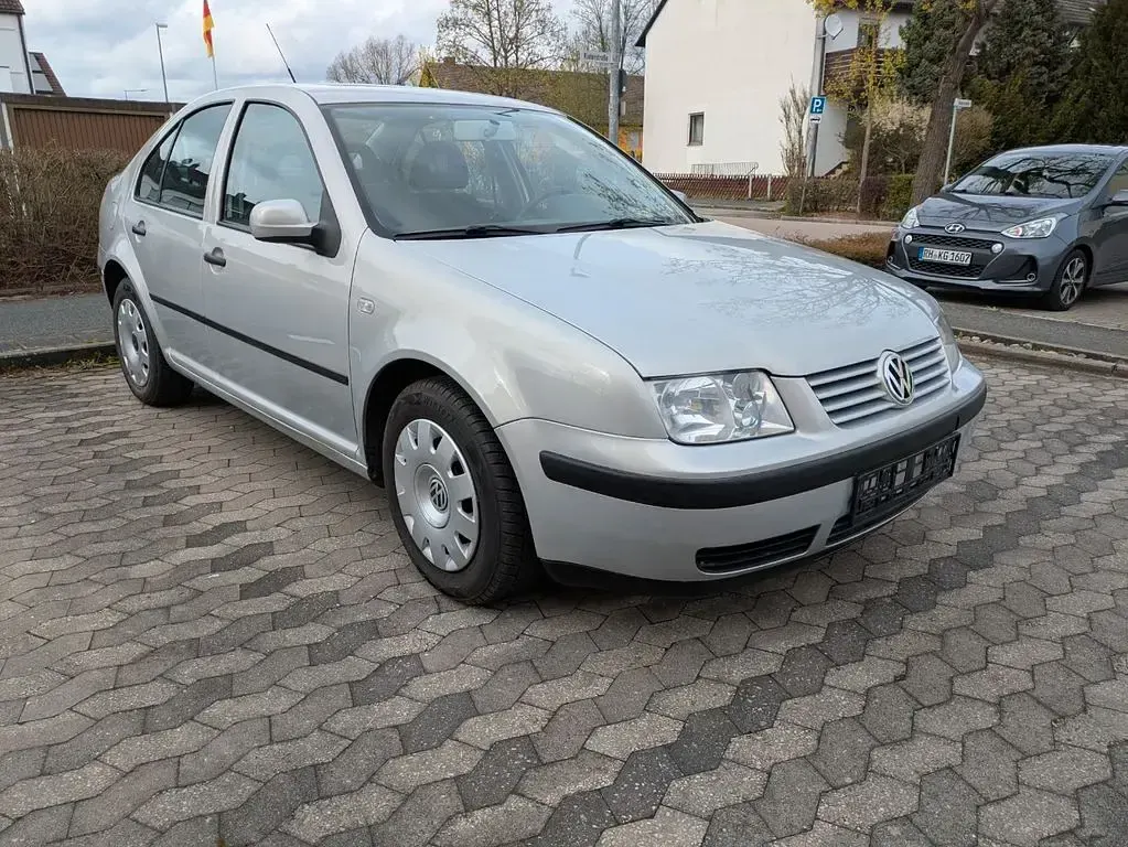 Occasion VW Bora Trendline 75 ch (55 kW) 2001 Argent Berline