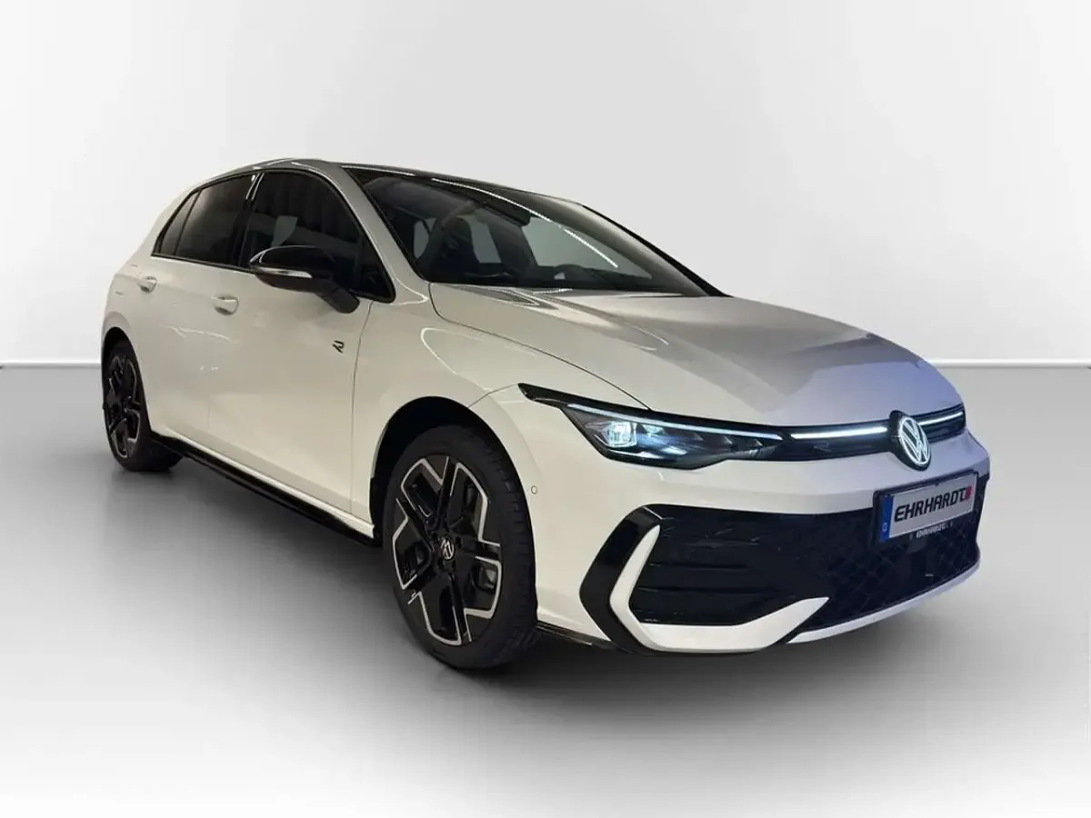 Gebraucht VW Golf VIII R-line 204 PS (150 kW) 2026 Weiß Limousine
