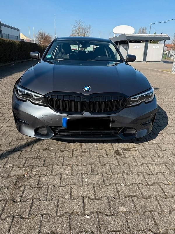 Gebraucht BMW 320e Shadowline 190 PS (139 kW) 2021 Grau Limousine