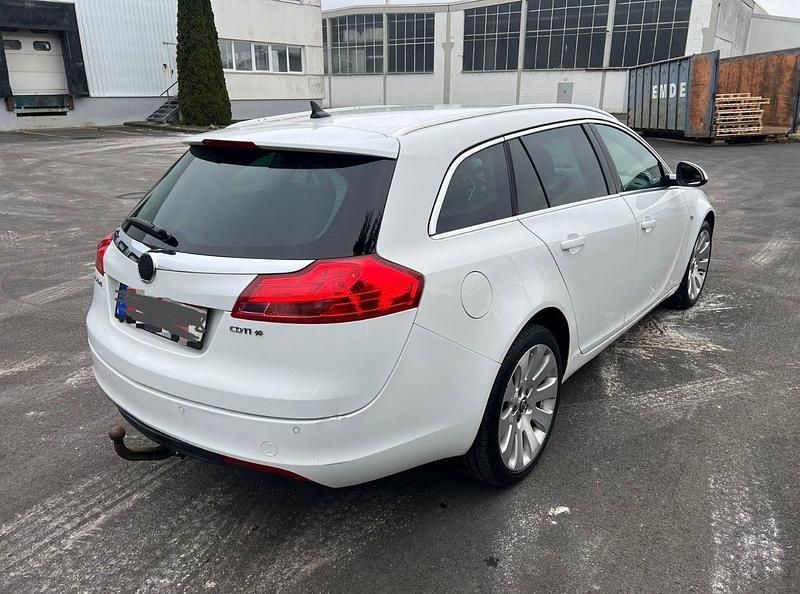 Gebraucht Opel Insignia 160 PS (117 kW) 2011 Weiß Kombi