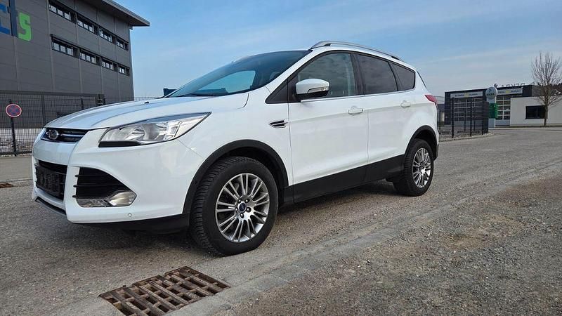 Gebraucht Ford Kuga Titanium 140 PS (102 kW) 2014 Weiß SUV