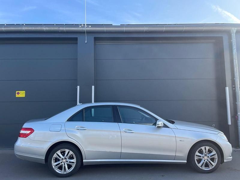 Second-hand Mercedes E200 184 CP (135 kW) 2009 Argintiu Berlinǎ