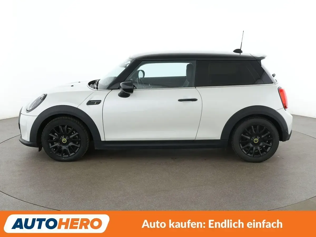 Gebraucht Mini Cooper SE Classic 135 kW (184 PS) 2023 Weiß Kleinwagen