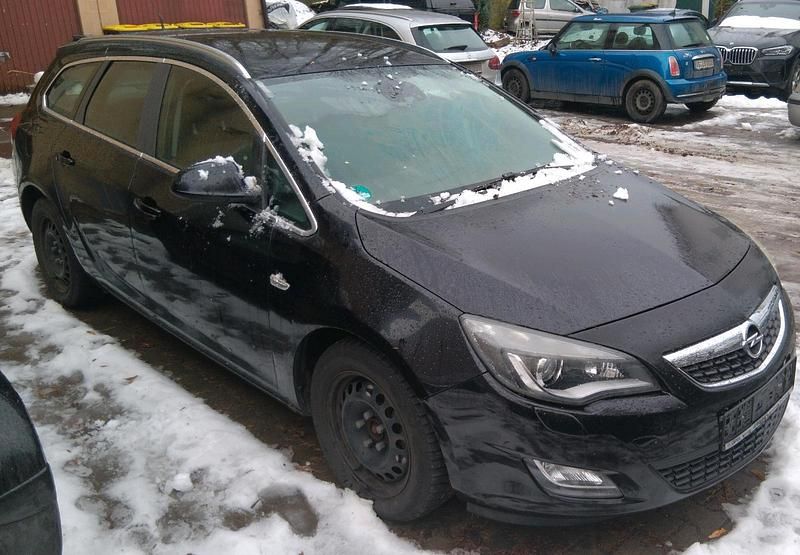 Gebraucht Opel Astra 179 PS (131 kW) 2011 Schwarz Kombi